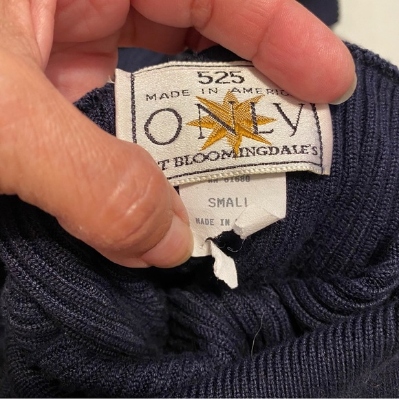 - 525 Made in America Only at Bloomingdale’s sweater size S - Picture 6 of 6